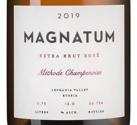 Magnatum blanc de blancs. Лефкадия Магнатум. Шампанское Магнатум. Magnatum 2019.