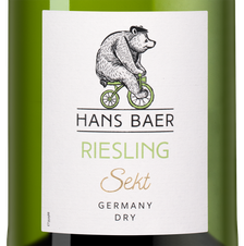 Игристое вино Hans Baer Riesling Sekt в подарочной упаковке, (139804), gift box в подарочной упаковке, белое сухое, 2021, 0.75 л, Ханс Баер Рислинг Зект цена 1740 рублей