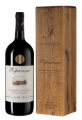 Вино с вкусом сухих пряных трав Riparosso Montepulciano d'Abruzzo в подарочной упаковке