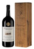 Вино с вкусом сухих пряных трав Riparosso Montepulciano d'Abruzzo в подарочной упаковке