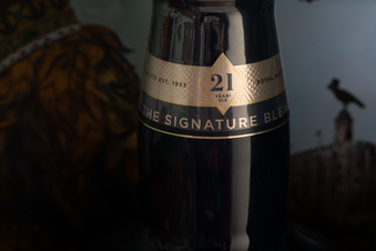 Виски Royal Salute 21 Years Old, (146981), gift box в подарочной упаковке, Купажированный 21 год, Соединенное Королевство, 0.7 л, Роял Салют 21 Год цена 19990 рублей