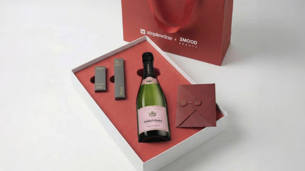 SimpleWine и 2MOOD Beauty представляют подарочные наборы «Почерк любви»