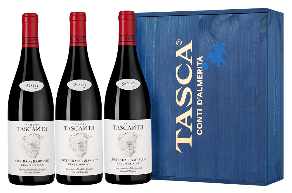 Вино в подарочном сете Volcanic contrada Etna, Tasca d'Almerita, (147518), Италия, Сицилия, 0.75 л, Набор вин: Волканик Контрада Этны, цена 44990 рублей