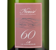 Игристое вино из сорта пино неро Nerose 60 в подарочной упаковке