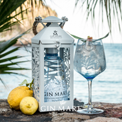 Испанский джин Gin Mare в подарочной упаковке