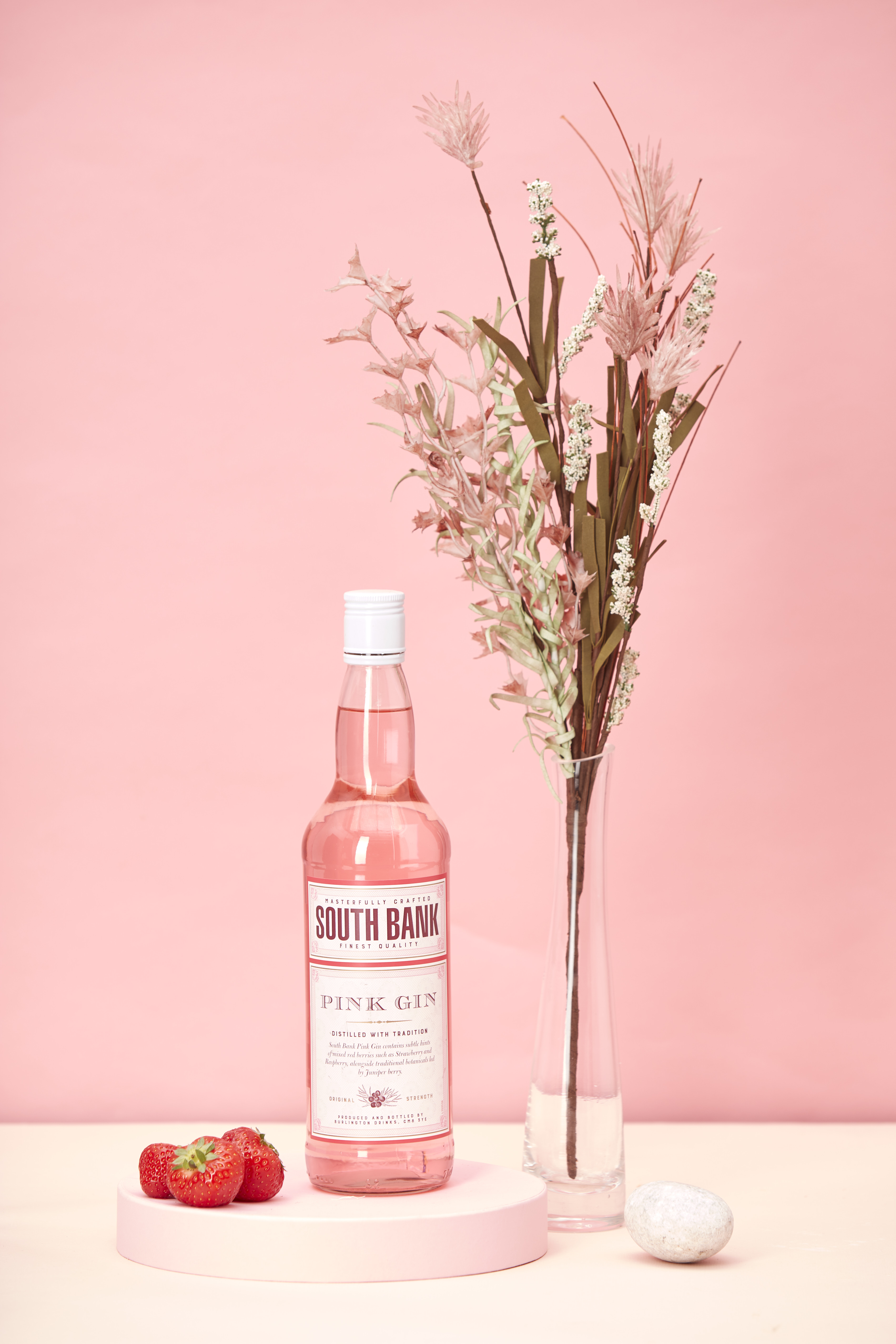 Джин South Bank Pink Gin, (149843), Соединенное Королевство, 0.7 л, Саут Бэнк Пинк Джин, цена 1953 рублей