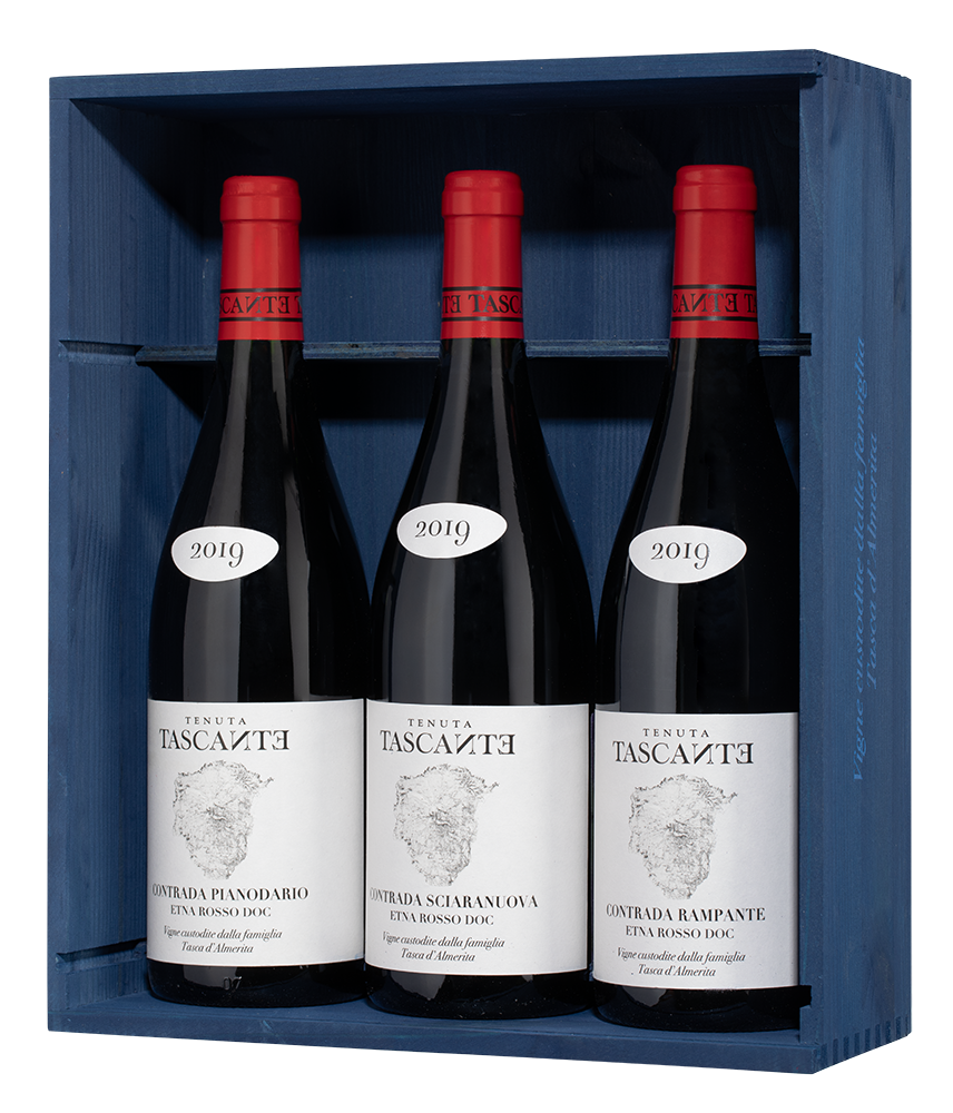 Вино в подарочном сете Volcanic contrada Etna, Tasca d'Almerita, (147518), Италия, Сицилия, 0.75 л, Набор вин: Волканик Контрада Этны, цена 44990 рублей