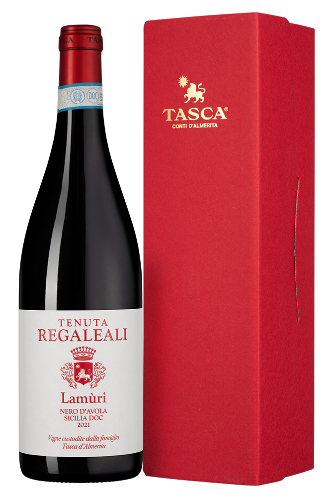Вино Tenuta Regaleali Lamuri в подарочной упаковке, Tasca d'Almerita, 2021, (150561), Италия, Сицилия, красное, сухое, 0.75 л, Ламури, цена 6490 рублей
