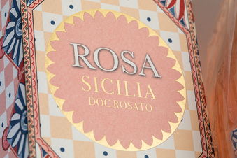Вино Dolce&Gabbana Rosa в подарочной упаковке, (137668), розовое сухое, 2021 г., 0.75 л, Роза цена 8290 рублей
