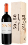 Красное вино Мерло 50 & 50 в подарочной упаковке