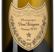 Белое игристое вино Dom Perignon в подарочной упаковке