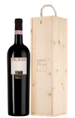 Вино со структурированным вкусом Taurasi в подарочной упаковке