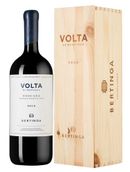 Вино со вкусом сливы Volta di Bertinga в подарочной упаковке