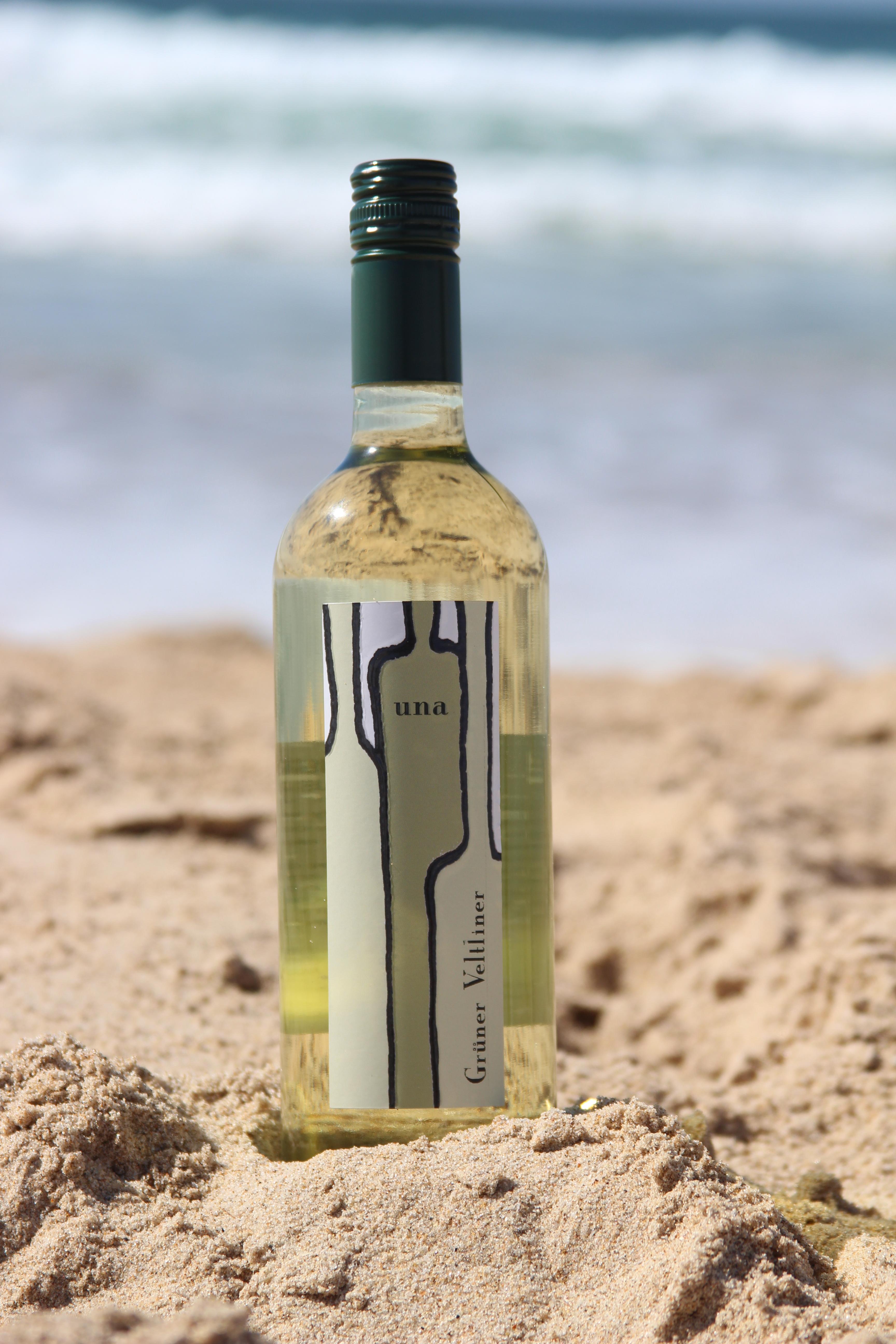 Вино UNA Gruner Veltliner, Vereinigte Winzer Neusiedler, 2021, (136714), Австрия, Бургенланд, белое, сухое, 0.75 л, УНА Грюнер вельтлинер, цена 2490 рублей