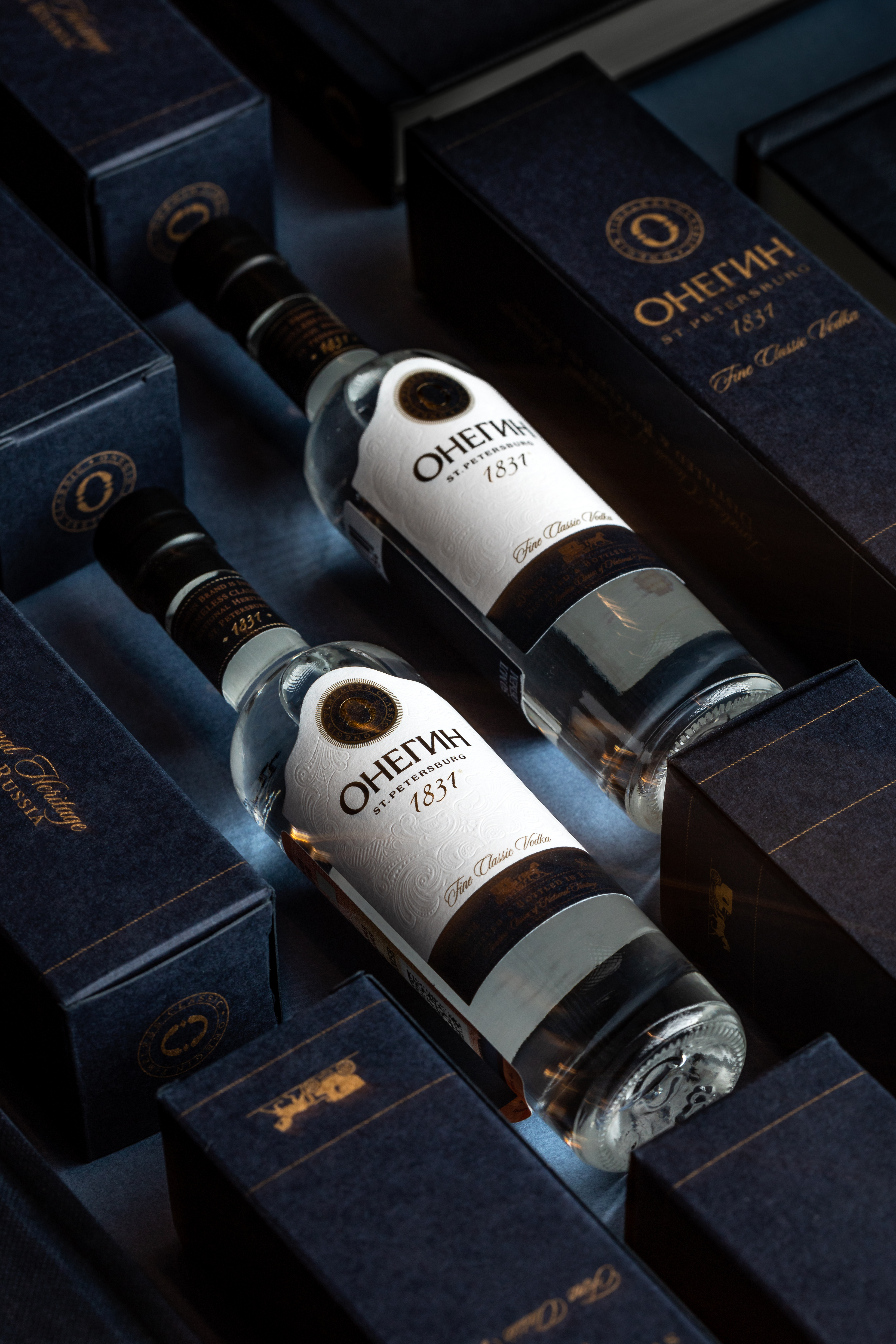 Водка Онегин в подарочной упаковке, 0.05л, (126726), Россия, 0.05 л, Онегин, цена 420 рублей