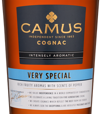 Коньяк Camus VS Intensely Aromatic  в подарочной упаковке, (139236), gift box в подарочной упаковке, V.S., Франция, 0.7 л, Камю VS цена 6990 рублей