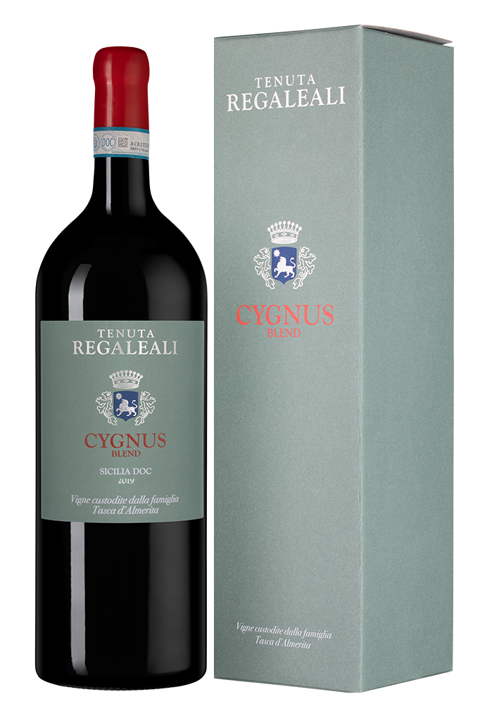 Вино Tenuta Regaleali Cygnus в подарочной упаковке, Tasca d'Almerita, 2019, 1.5л, (147562), Италия, Сицилия, красное, сухое, 1.5 л, Тенута Регалеали Чинюс, цена 13490 рублей