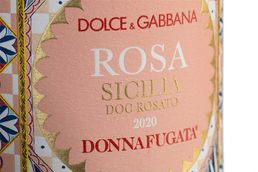 Вино со вкусом розы Dolce&Gabbana Rosa