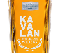 Крепкие напитки Kavalan Classic в подарочной упаковке