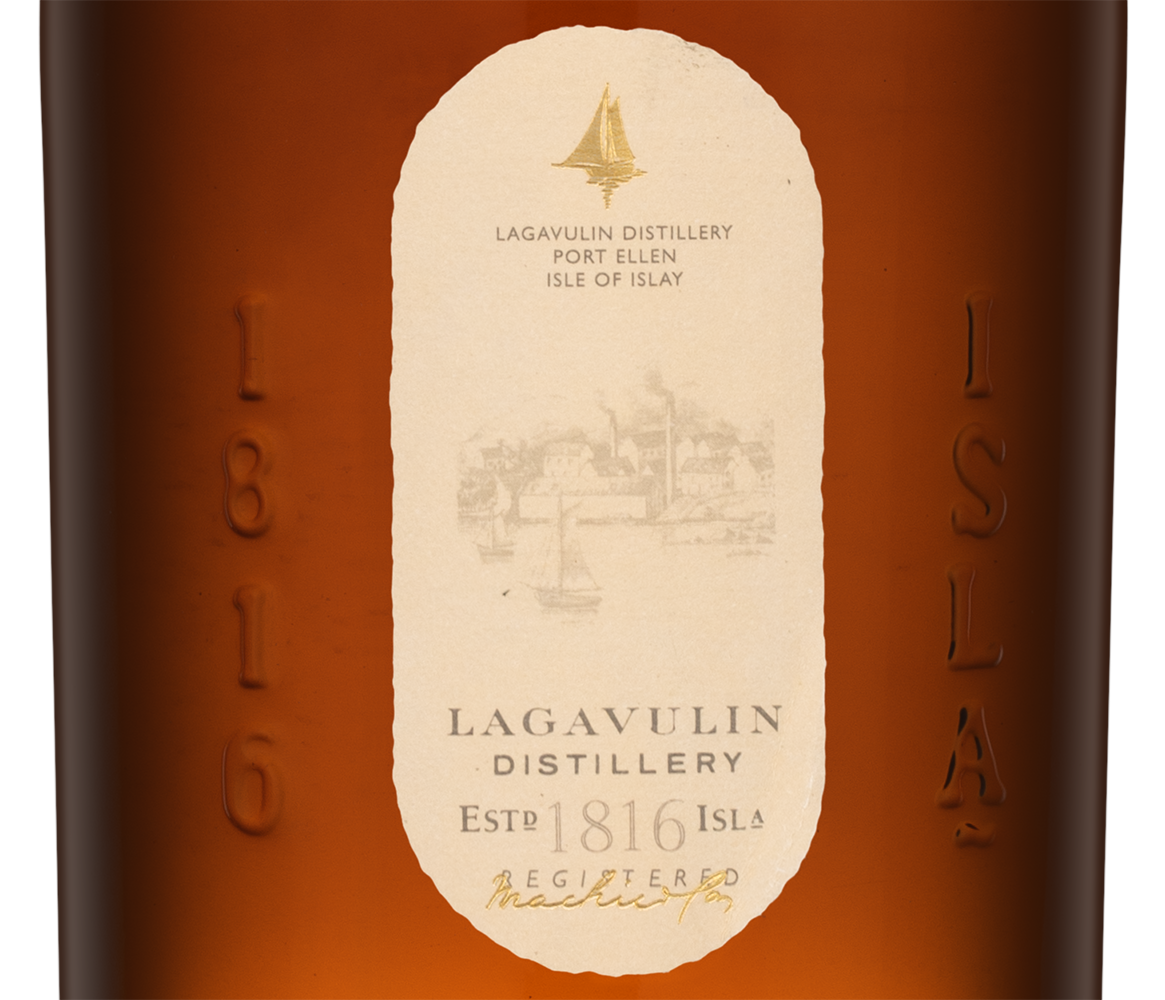Виски Lagavulin 16 Years в подарочной упаковке, (142827), Шотландия, Айла, 0.7 л, Лагавулин 16 лет, цена 17990 рублей