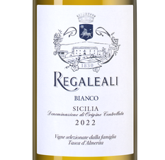 Вино Tenuta Regaleali Bianco, (144759), белое сухое, 2022 г., 0.75 л, Тенута Регалеали Бьянко цена 2390 рублей