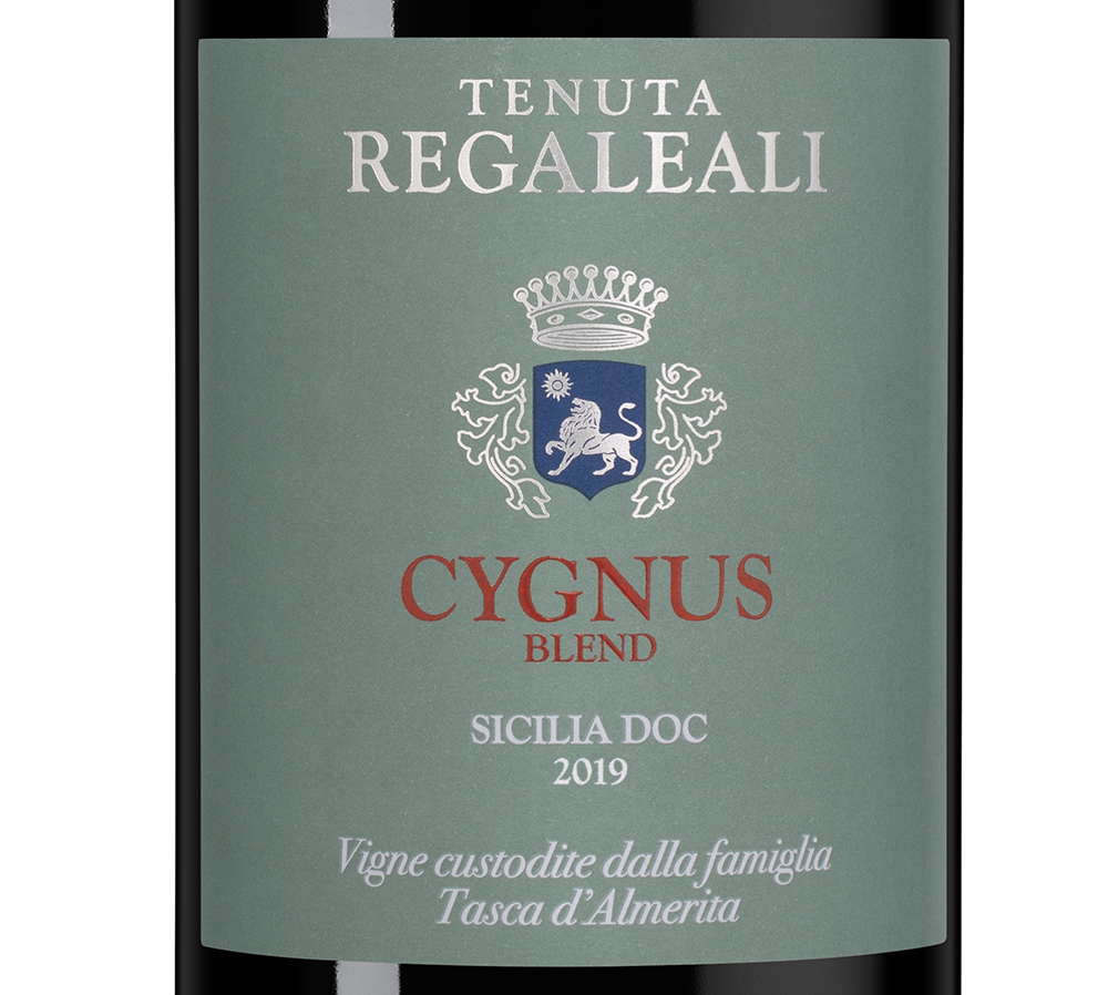 Вино Tenuta Regaleali Cygnus в подарочной упаковке, Tasca d'Almerita, 2019, 1.5л, (147562), Италия, Сицилия, красное, сухое, 1.5 л, Тенута Регалеали Чинюс, цена 13490 рублей
