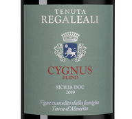 Вино со смородиновым вкусом Tenuta Regaleali Cygnus в подарочной упаковке