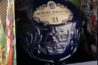 Виски Royal Salute 21 Years Old, (146981), gift box в подарочной упаковке, Купажированный 21 год, Соединенное Королевство, 0.7 л, Роял Салют 21 Год цена 25990 рублей