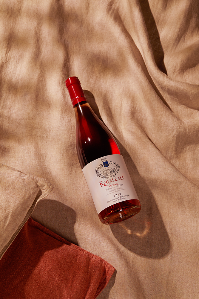 Вино Tenuta Regaleali Le Rose, Tasca d'Almerita, 2023, (151368), Италия, Сицилия, розовое, сухое, 0.75 л, Тенута Регалеали Ле Розе, цена 2990 рублей