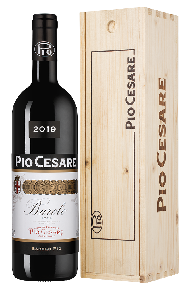 Вино Barolo в подарочной упаковке, Pio Cesare, 2019, (146612), Италия, Пьемонт, красное, сухое, 0.75 л, Бароло, цена 19990 рублей