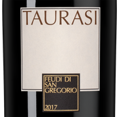 Вино с табачным вкусом Taurasi в подарочной упаковке