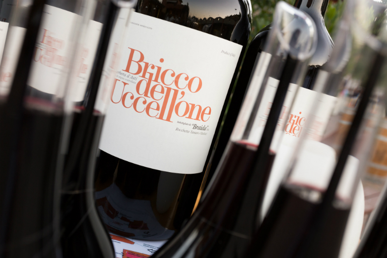 Бутылки вина Bricco dell' Uccellone