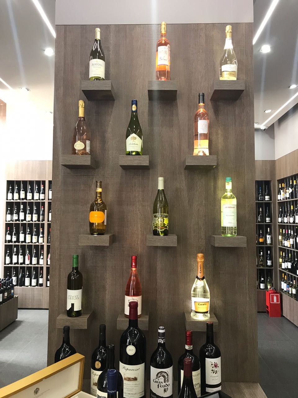 Винотека SimpleWine Московский пр-т