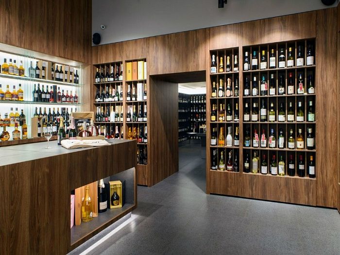 Элитный винный магазин. Ароматный мир витрины. Стеллажи для винного магазина. Вино ассортимент. Винный магазин w в строгино.