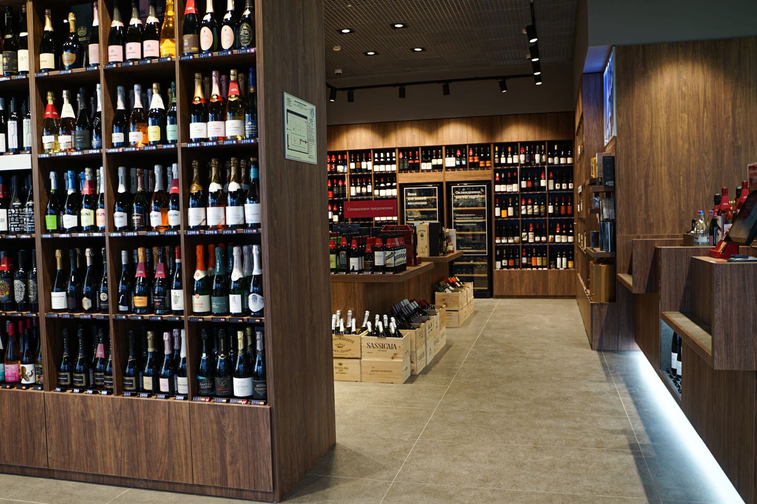 Винотека SimpleWine Vnukovo Outlet Village, г. Москва, поселение Московский  вн.тер.г., д. Лапшинка, влд. 8, к. 2: адрес, фото