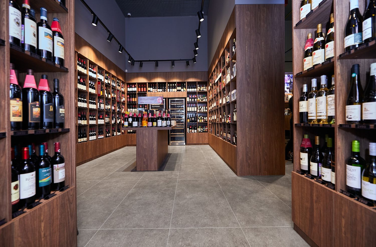 Винотека SimpleWine Neva Towers