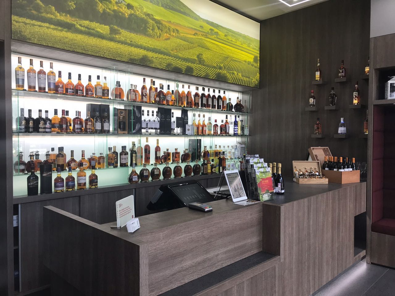 Винотека SimpleWine Московский пр-т