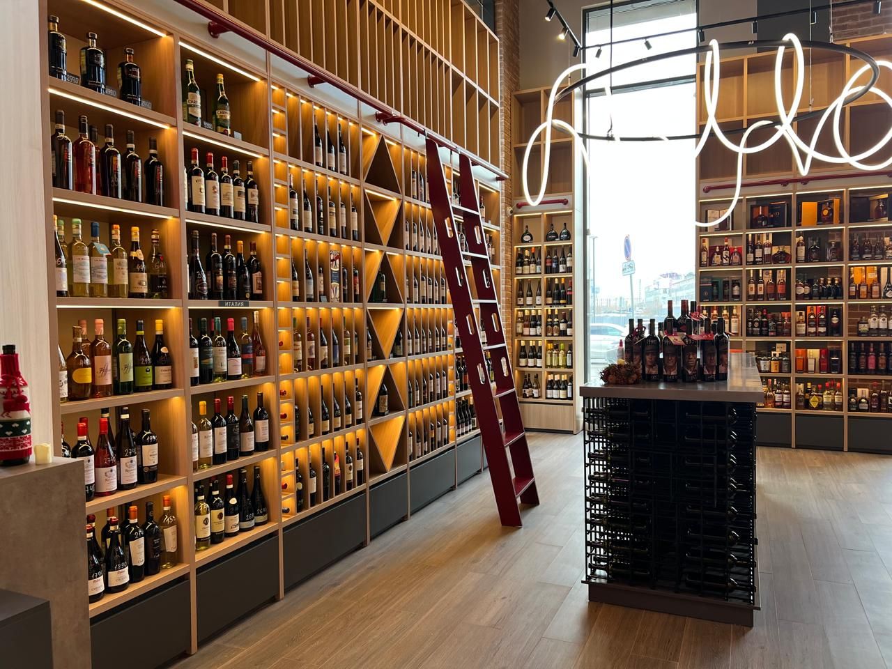 Винотека Wine & Whiskey by Simple Заречье